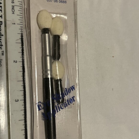 Targeted Placement Sponge Blending Eye Shadow Brush W/2 Extra Replacement Tips N - Picture 6 of 10